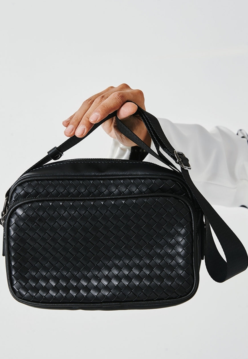 Men's hand-woven textured messenger bag