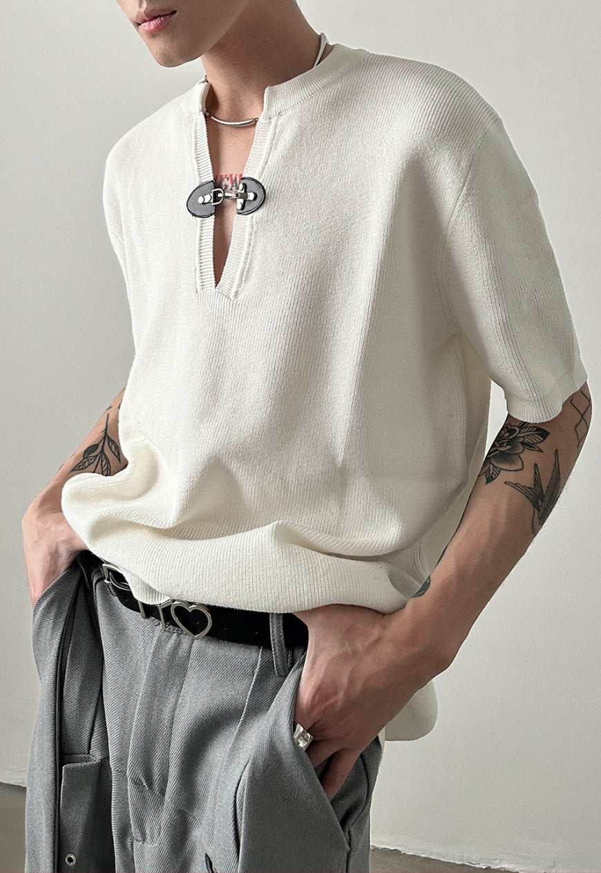 Men's Metal Buckle V-Neck Knit Top