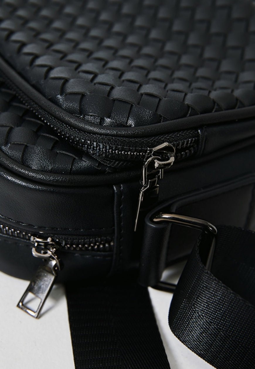 Men's hand-woven textured messenger bag