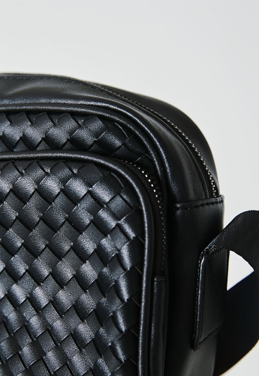 Men's hand-woven textured messenger bag