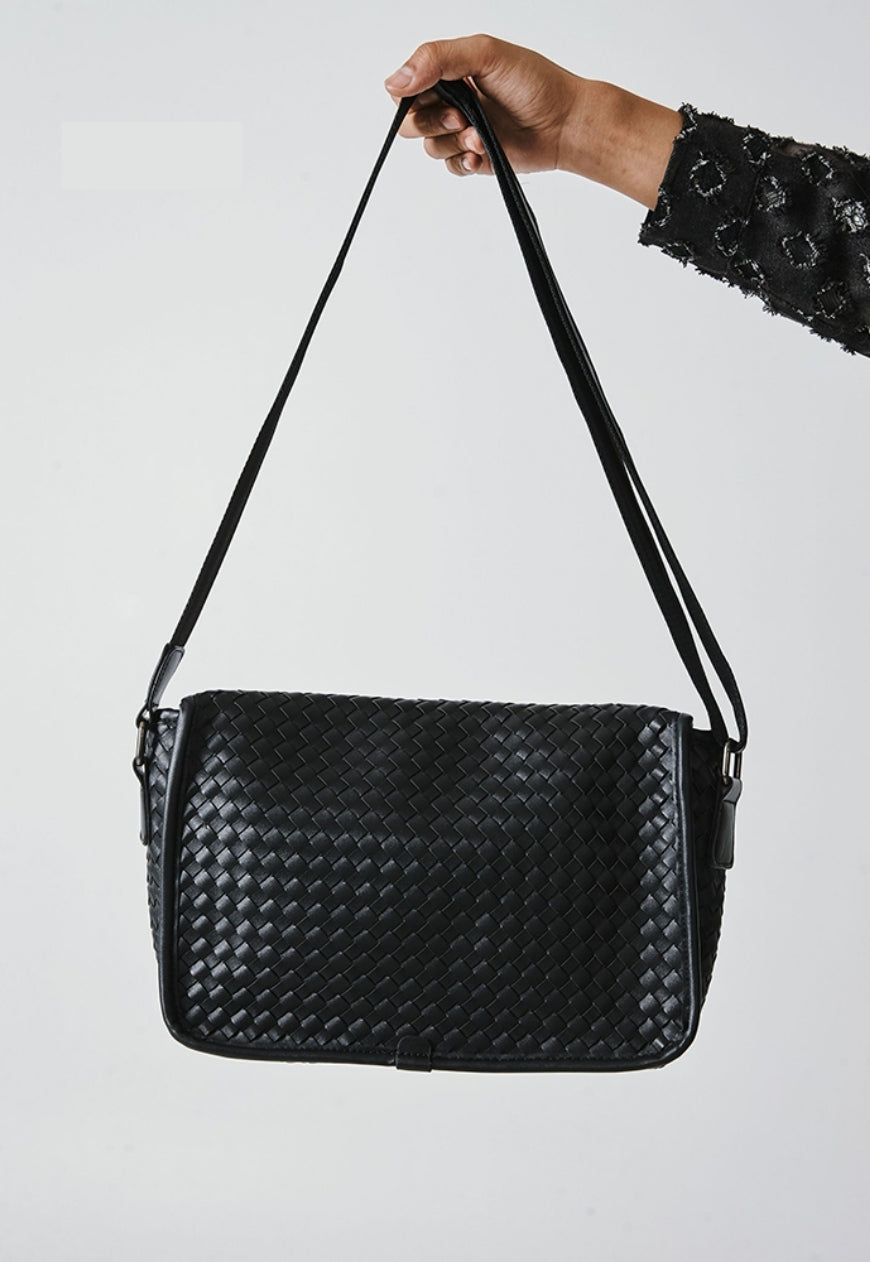 Men's hand-woven textured shoulder bag