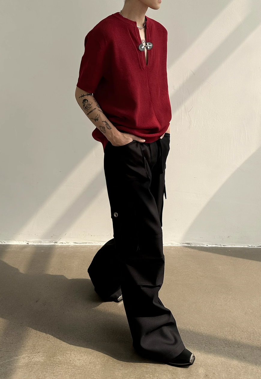 Men's Metal Buckle V-Neck Knit Top
