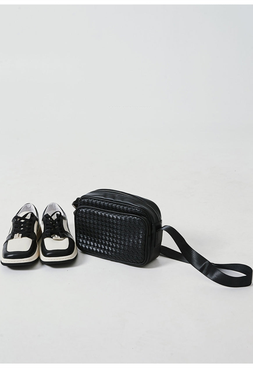 Men's hand-woven textured messenger bag