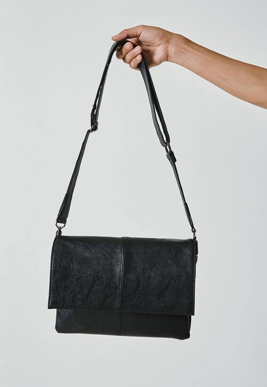Men's flip cover leather bag