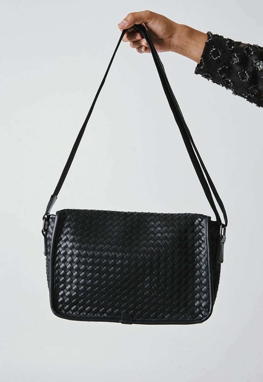 Men's hand-woven textured shoulder bag