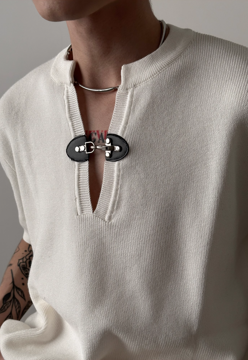 Men's Metal Buckle V-Neck Knit Top