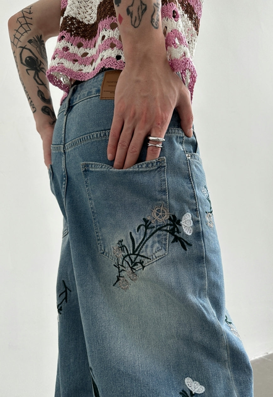 Men's flower embroidered jeans