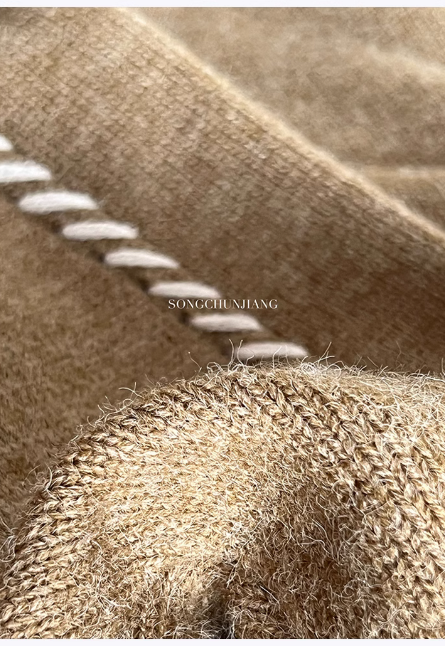 Men's line design sweater