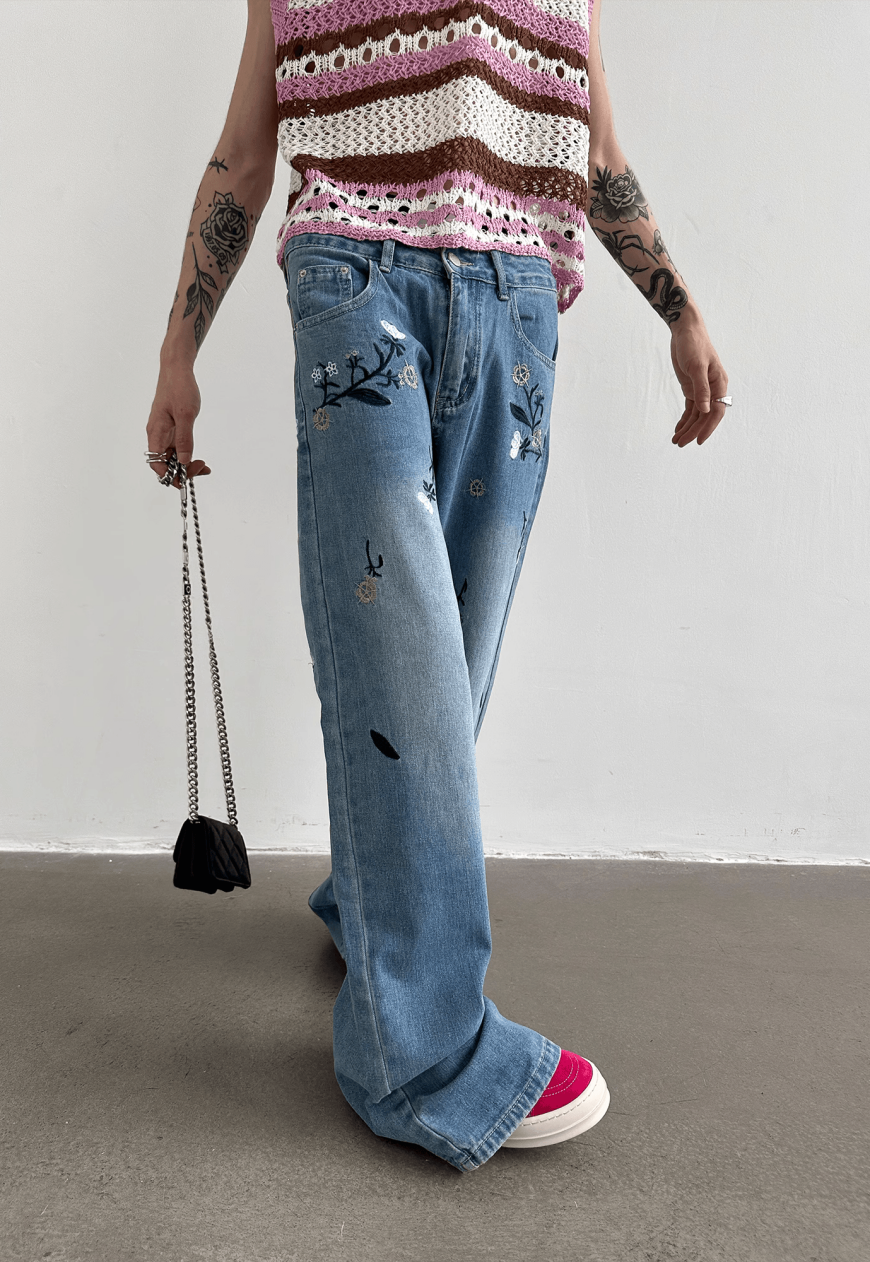 Men's flower embroidered jeans