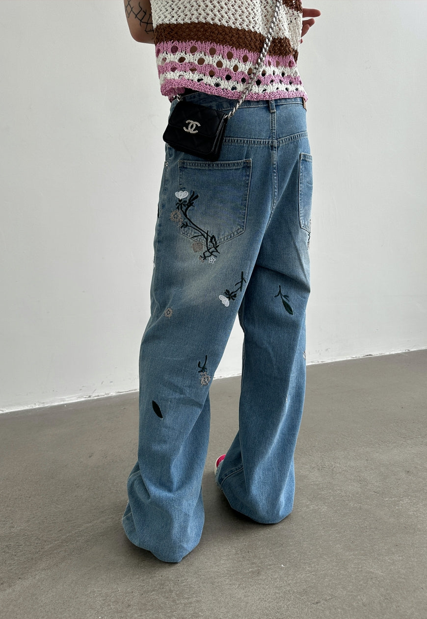 Men's flower embroidered jeans